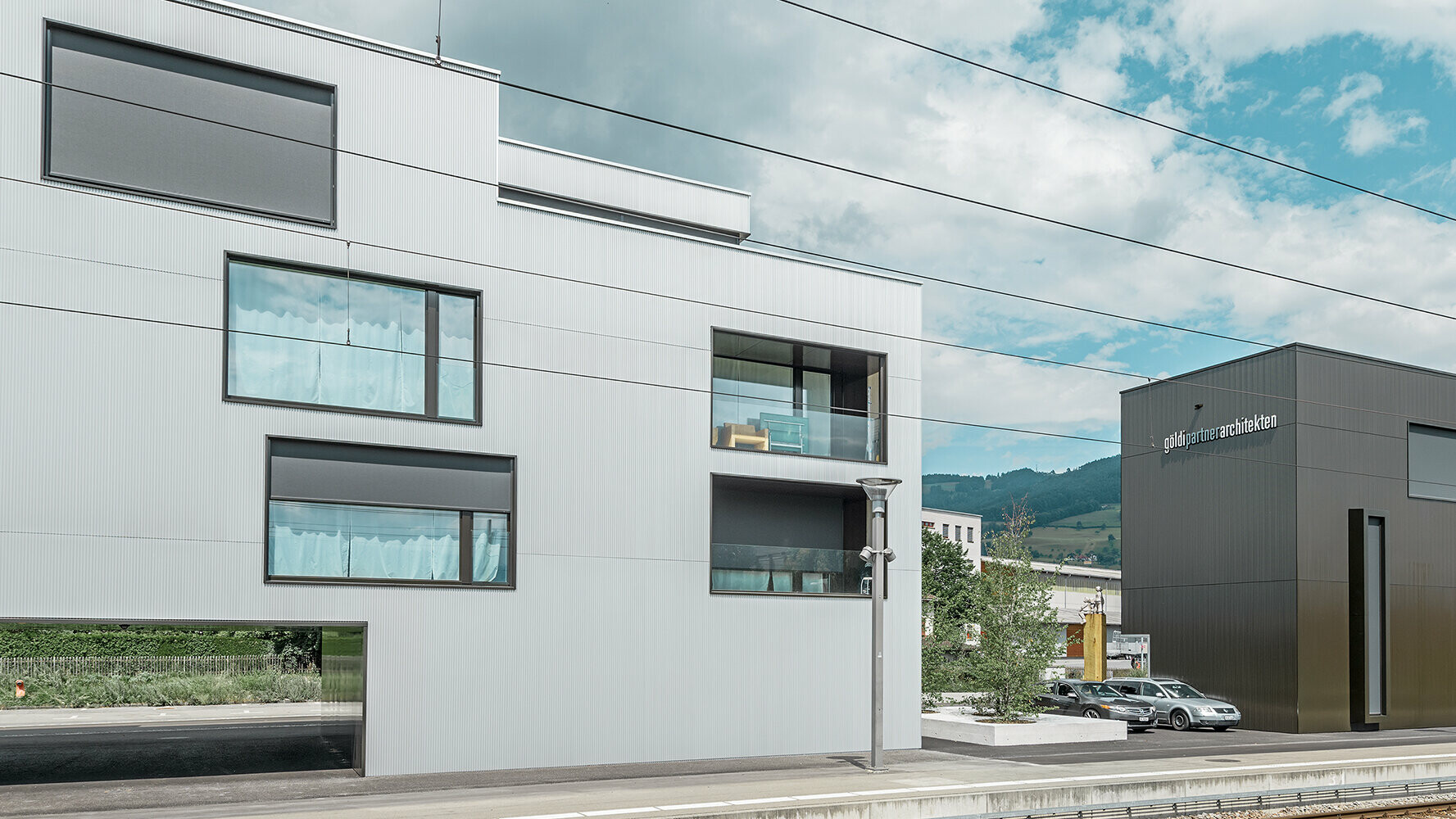 Bolig- og kontorbygning med PREFA-takker