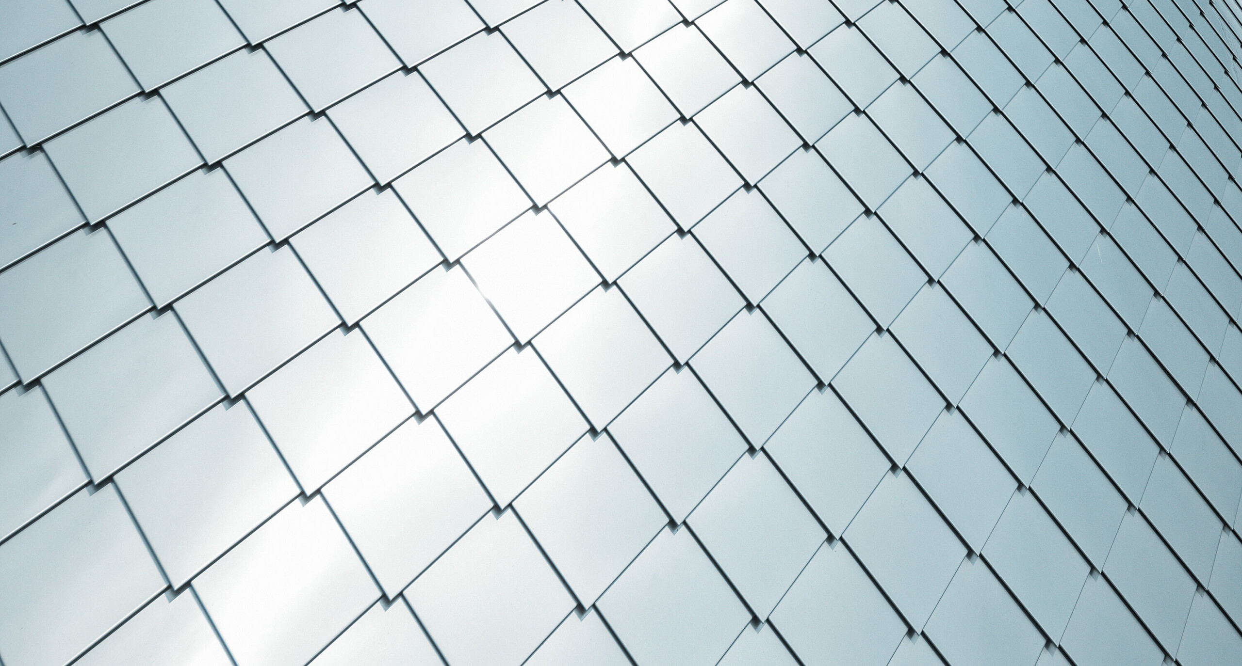 PREFA-vægrombe 20 × 20 i opsat flade, detaljevisning i aluminium naturblank