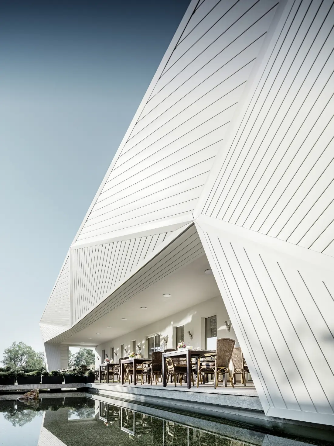 3D-facaden på restaurant Mimama i Budapest er beklædt med PREFA Siding i Prefahvid.