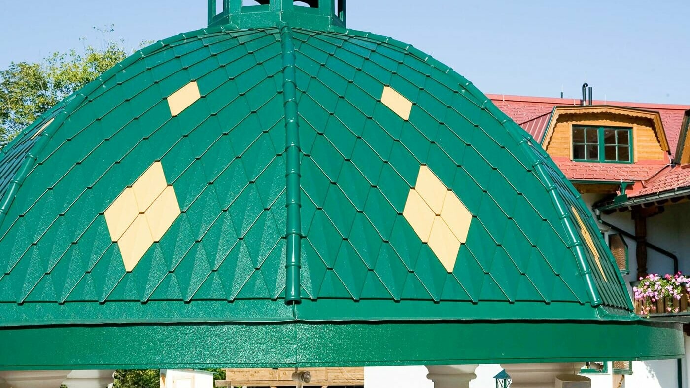 Rund kuppel belagt med PREFA-rombe lille i mosgrøn