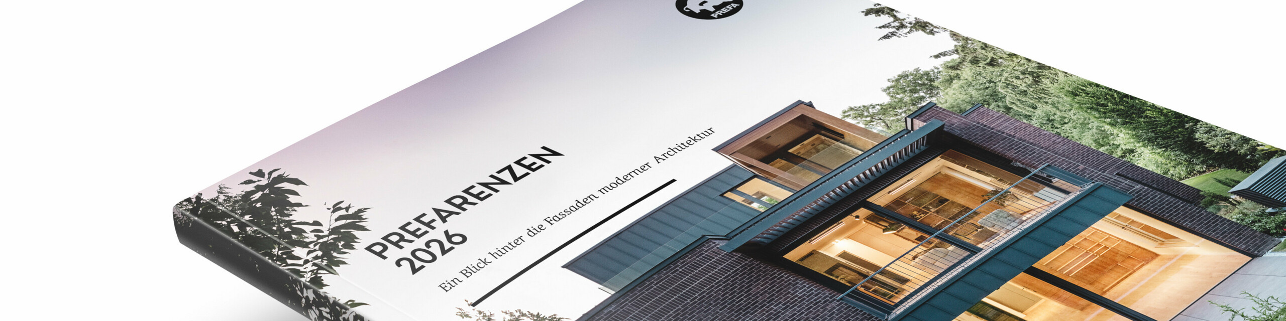 Billedet viser en PREFARENZEN-bog, der ligger lukket på en hvid baggrund.