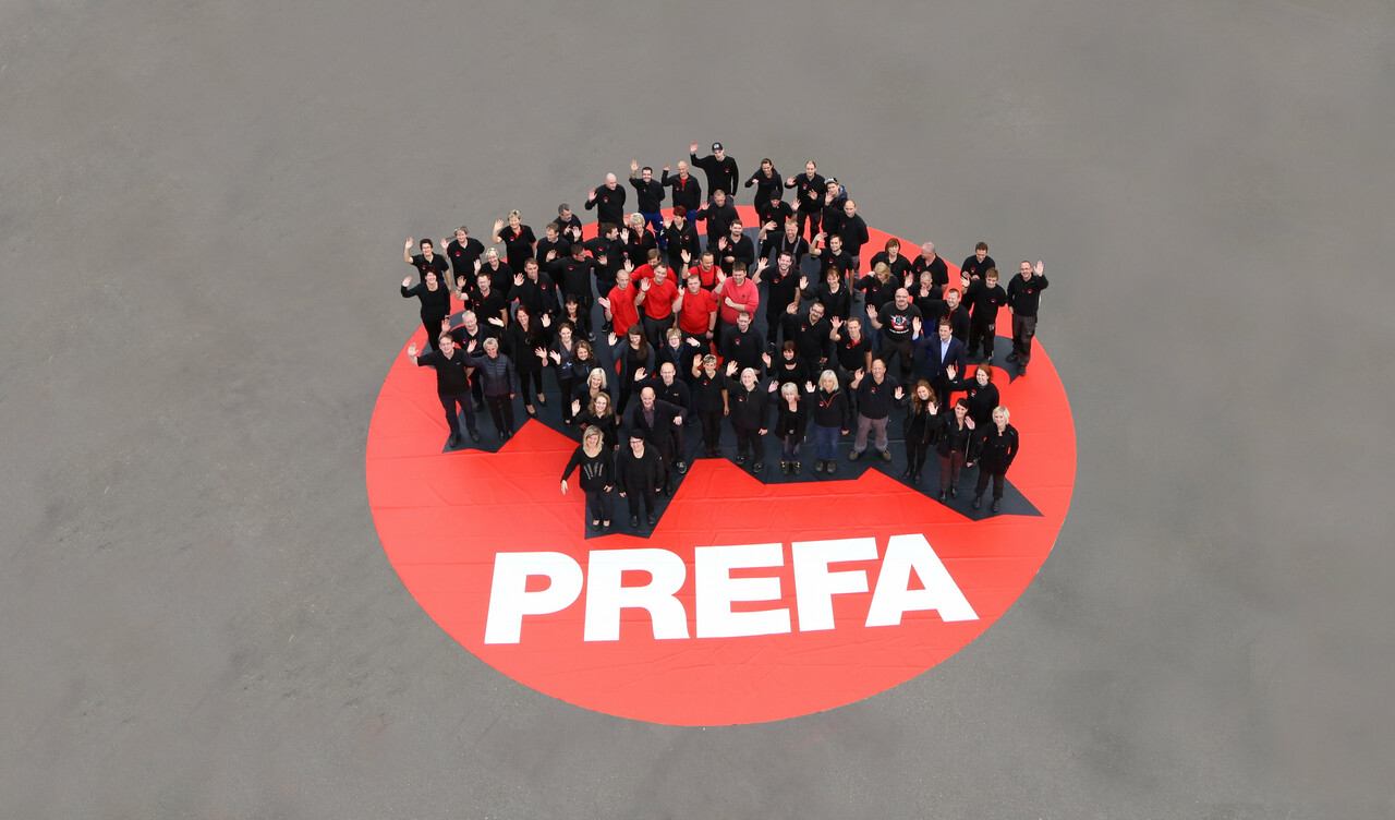 Optagelse af vinkende PREFA kontaktpersoner.