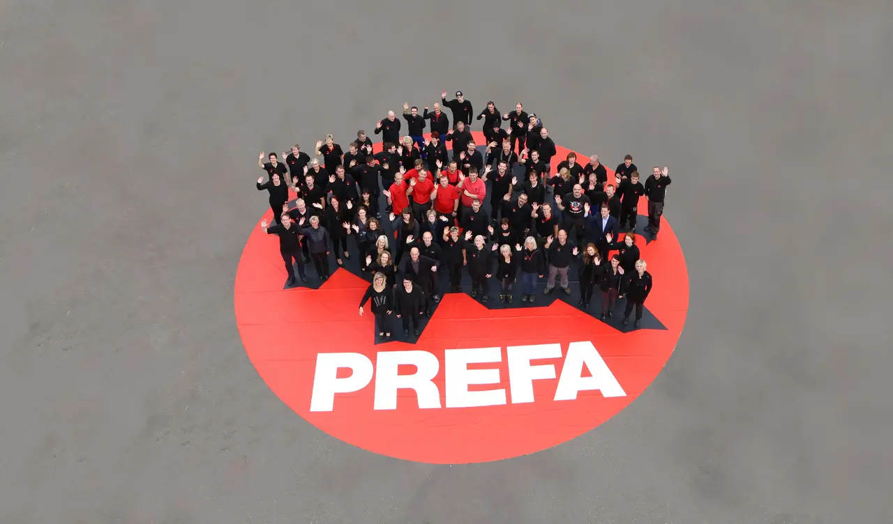 Optagelse af vinkende PREFA kontaktpersoner.