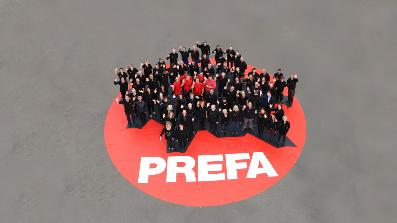 Optagelse af vinkende PREFA kontaktpersoner.