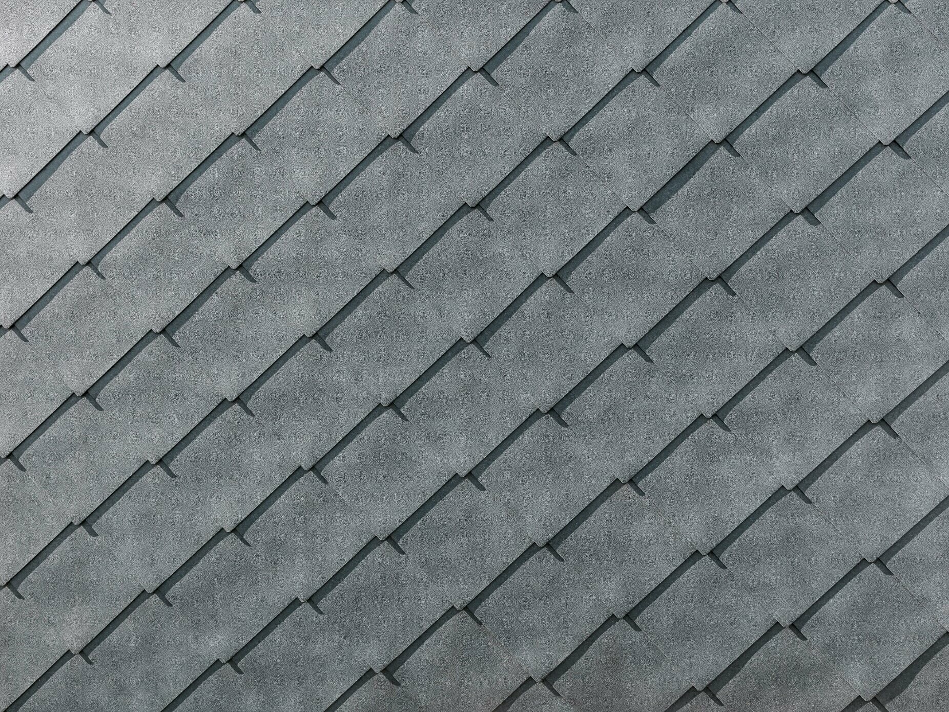 Nærbillede af PREFA-vægromber 44 × 44 i aluminium og i P.10 stengrå