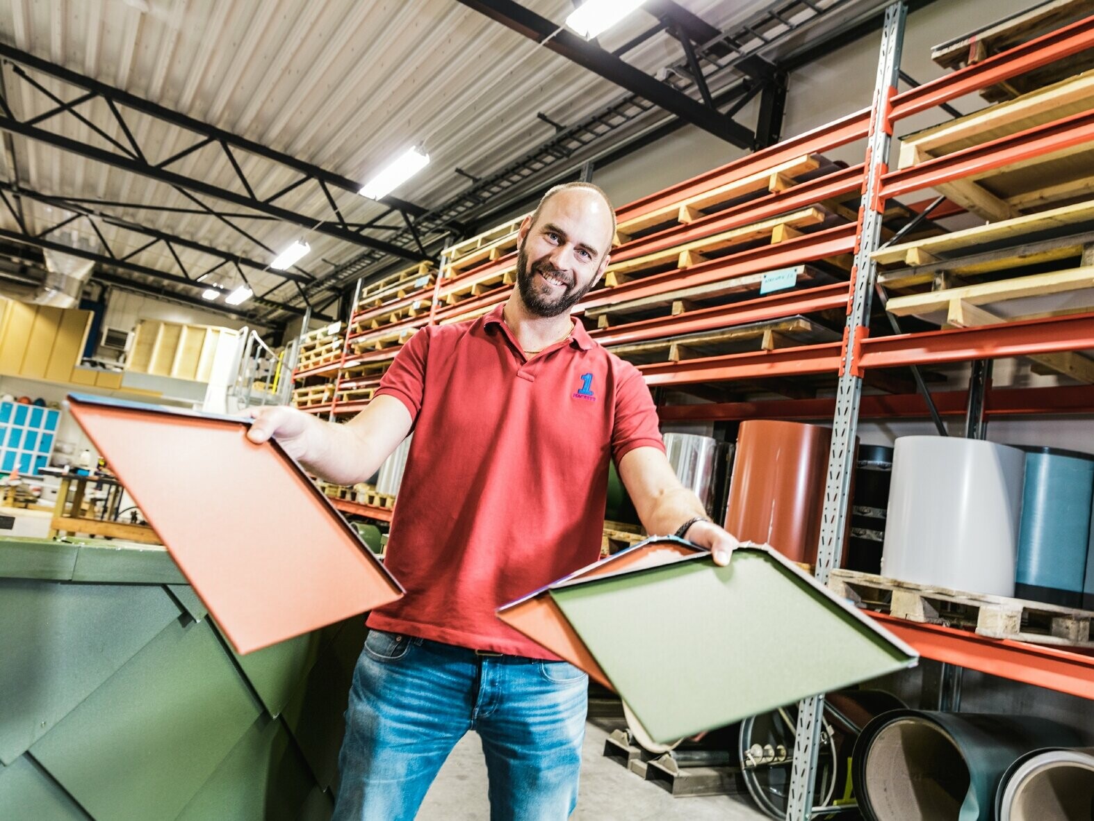 Verleger Daniel Eriksson verlegte gemeinsam mit seinem Team über 100.000 PREFA Wandrauten in Göteborg